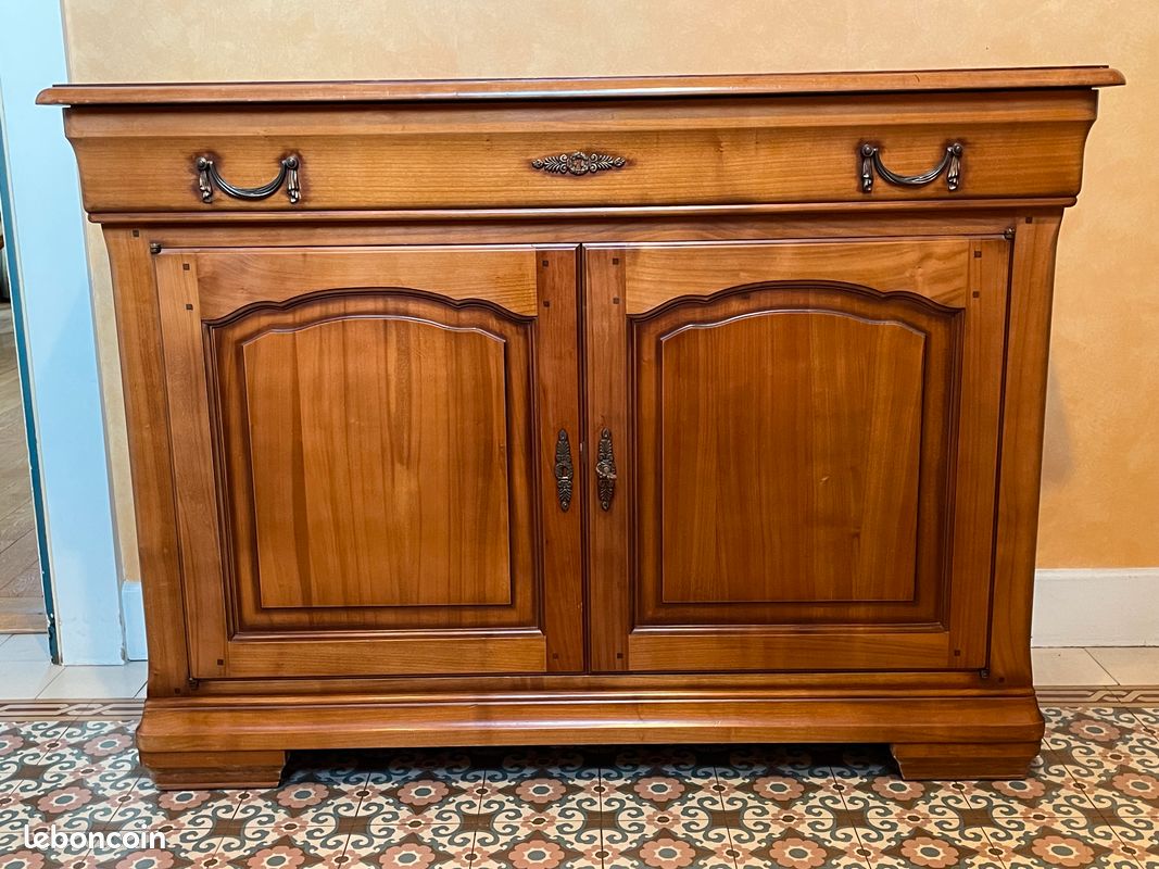 Petit buffet en merisier (image 1)