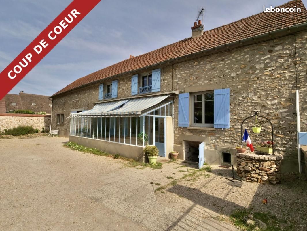 Maison 5 pièces 208 m² · à Montereau-sur-le-Jard · 208 m² · 295 000 €