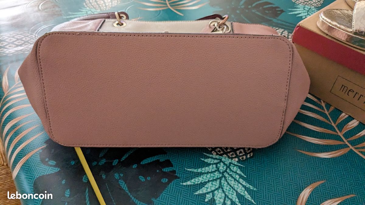 Sac à main plus portefeuille Guess (image 6)