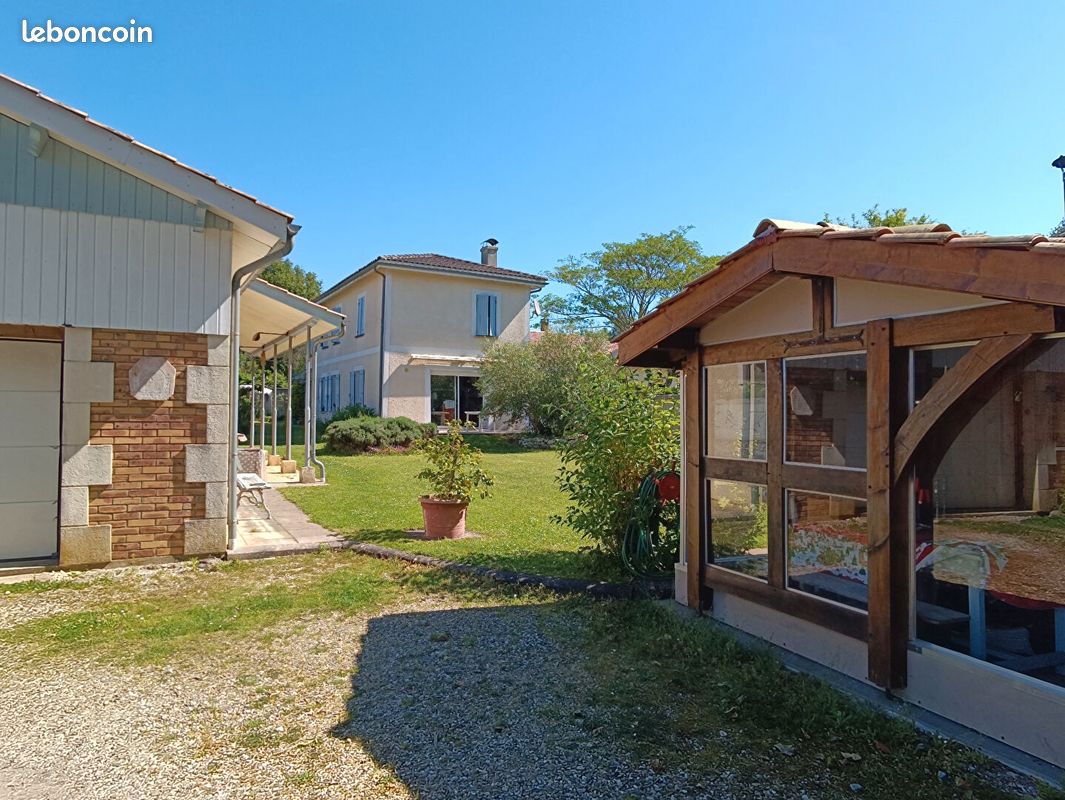 Maison 5 pièces 218 m² · à Salles · 218 m² · 450 000 €