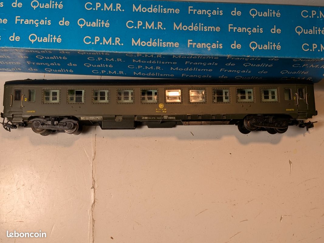 Lot 2 voiture voyageurs 1ère et 2ème classe UIC vert/argent
