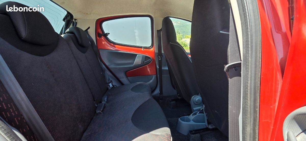 Peugeot 107 1.0l 68 ch climatisation 5 portes (image 5)