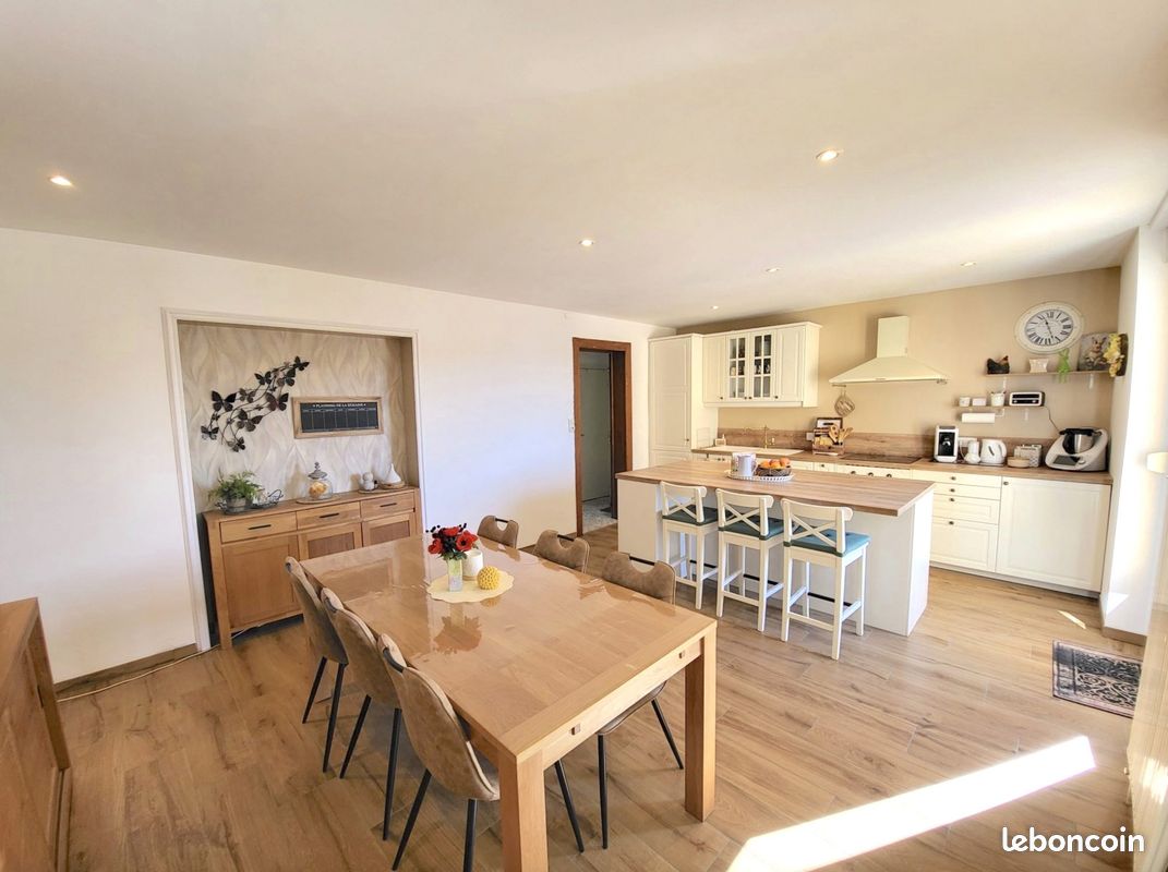 Maison 8 pièces 182 m² · à Mont-Saint-Martin · 182 m² · 430 000 €