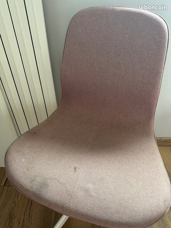 Tapis chaise étagère et rideau (image 1)