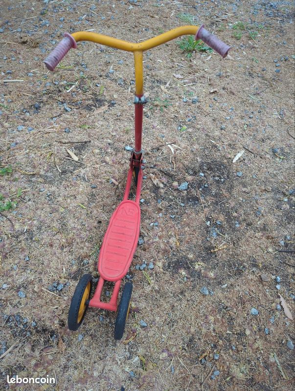 Je vends une ancienne trottinette 3 roues vintage (image 2)