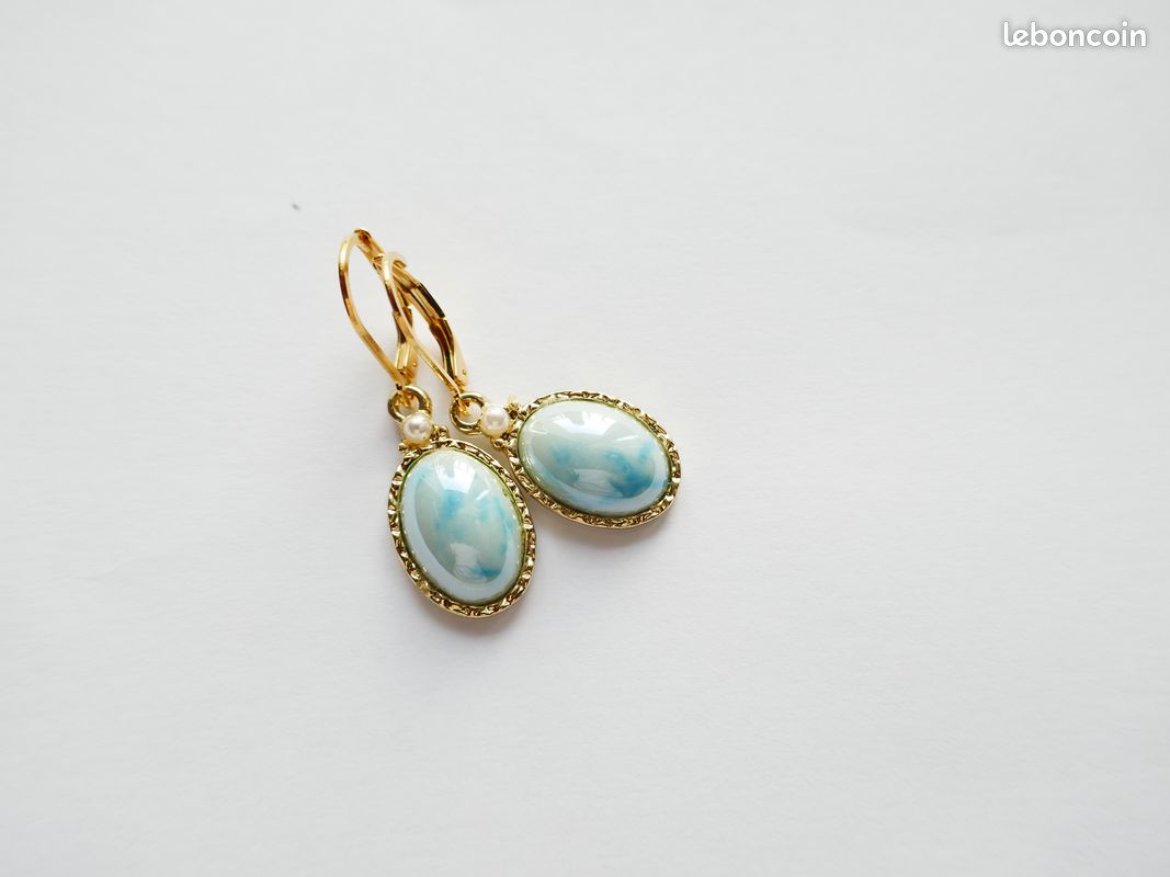 Boucles D'oreilles Dormeuses Art Déco Doré Serti CZ Et Pierre De Lune Bleue - Neuf