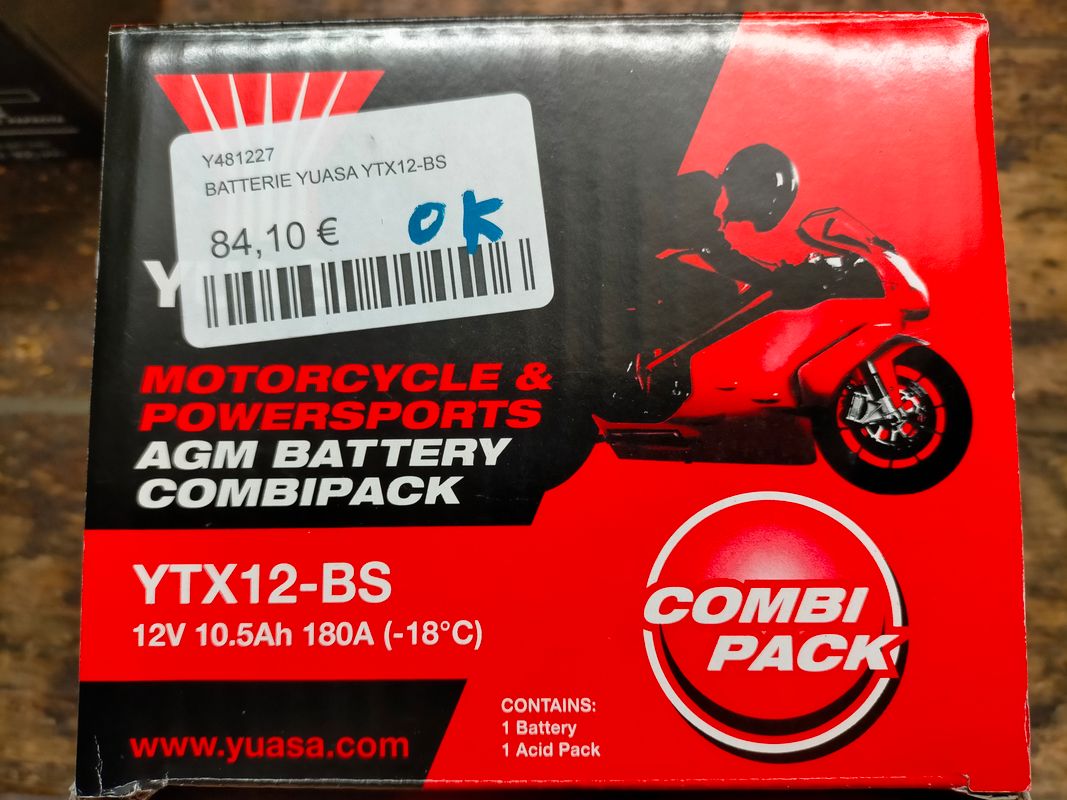 Batterie moto Yuasa YTX12-BS - 12V 10,5 Ah - du 07/10/2023 comme neuve -  Équipement moto