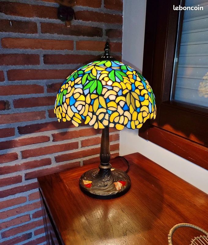 Lampe Tiffany d’auteur signée (1993/1997) – Base sculpturale exceptionnelle (image 1)