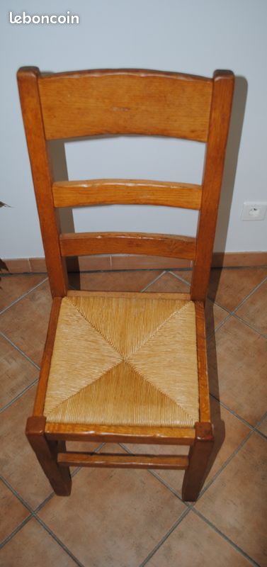 Six (6) Chaise salle à manger prix à débattre (image 3)