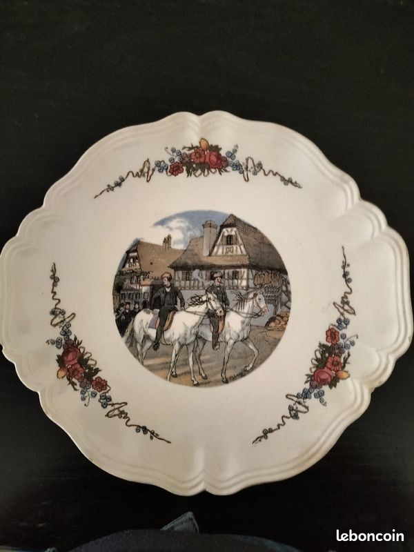 Lot d'assiettes à dessert et de plats en faïence de Sarguemines, en très bon état (image 8)