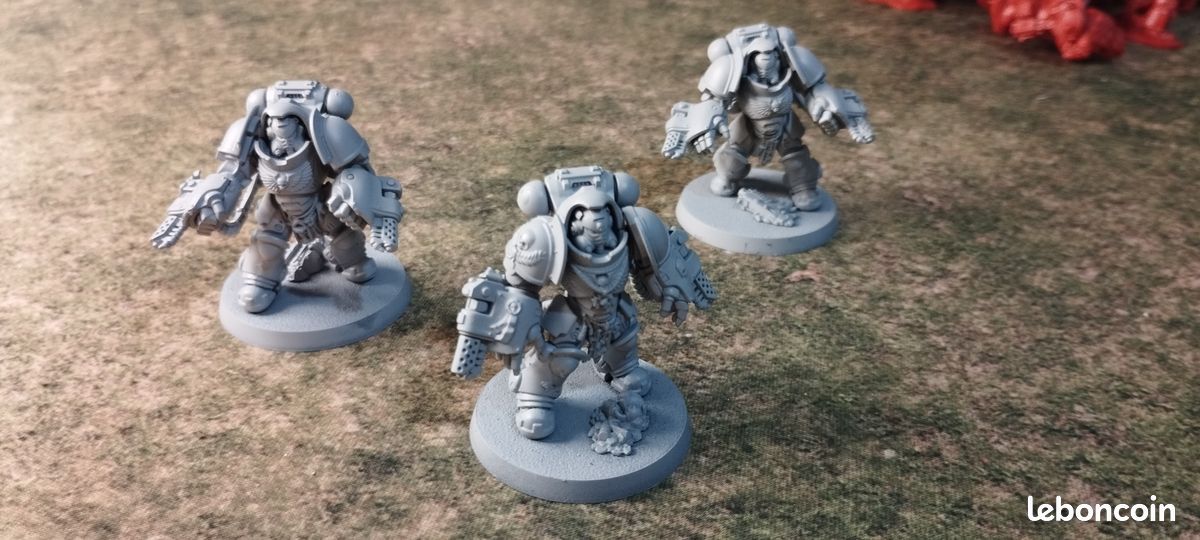 Warhammer 40000 3 Agressors Primaris Space Marines basés (image 2)