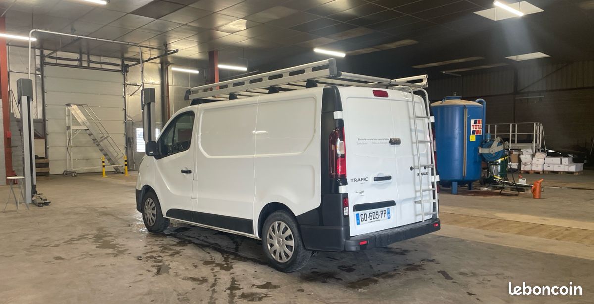 Renault Trafic III phase II 2.0 DCI 120 CV FAIBLE KM/ GPS/ TBE/GTIE 12 MOIS (image 3)