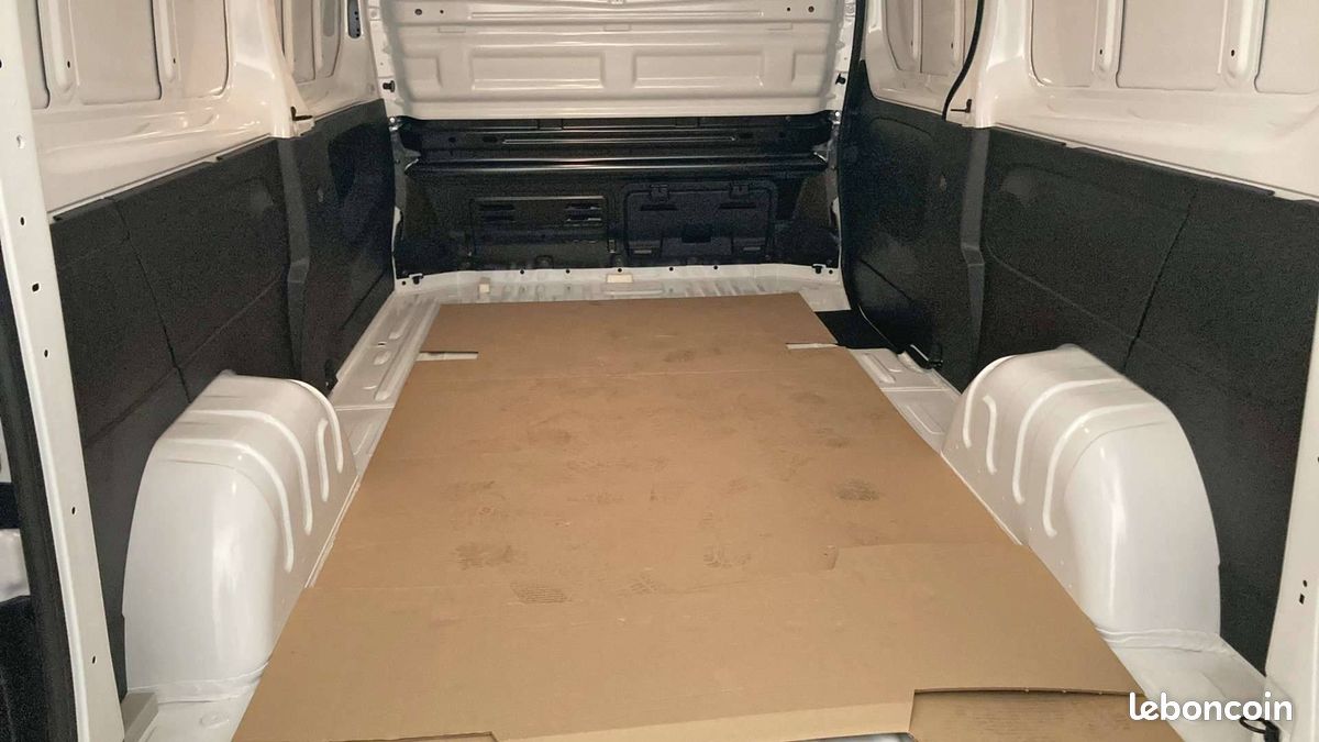 Renault trafic fgn l2h1 3000 kg blue dci 130 (image 9)