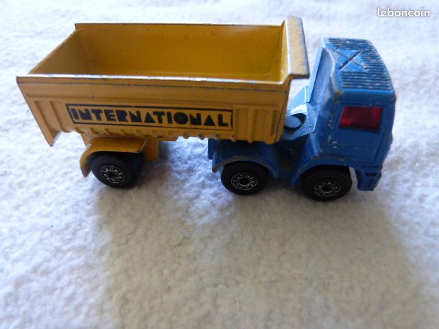 Véhicule miniature Matchbox n° 30 superfast Lesney Freeway International 1980 articulated truck (image 1)