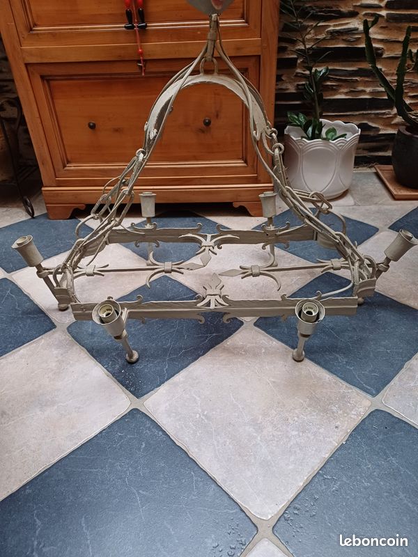 Lustre en fer forge (image 1)