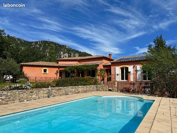 Villa 7 pièces 215 m²