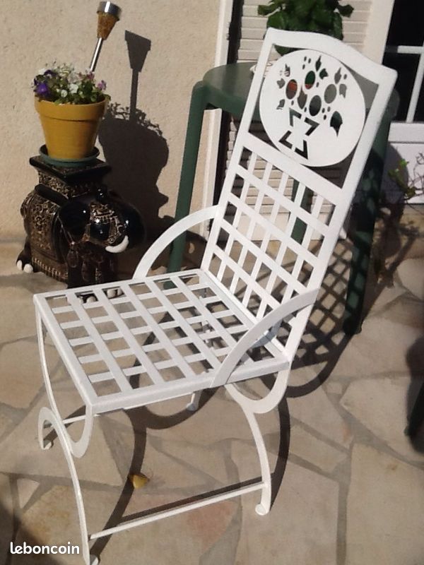 CHAISE BLANCHE en METAL (image 3)