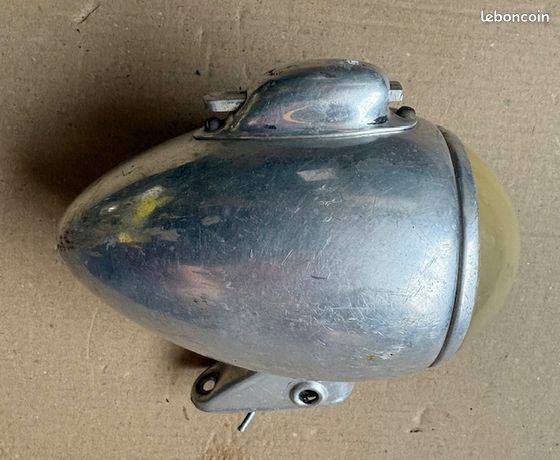 Feu arrière de marque PK, modèle monté sur vélo ancien et de collection