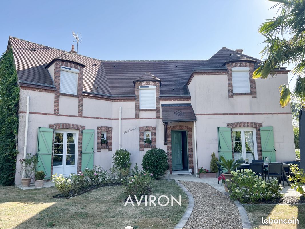 Maison 8 pièces 200 m² · à Fontaine-la-Guyon · 200 m² · 444 000 €