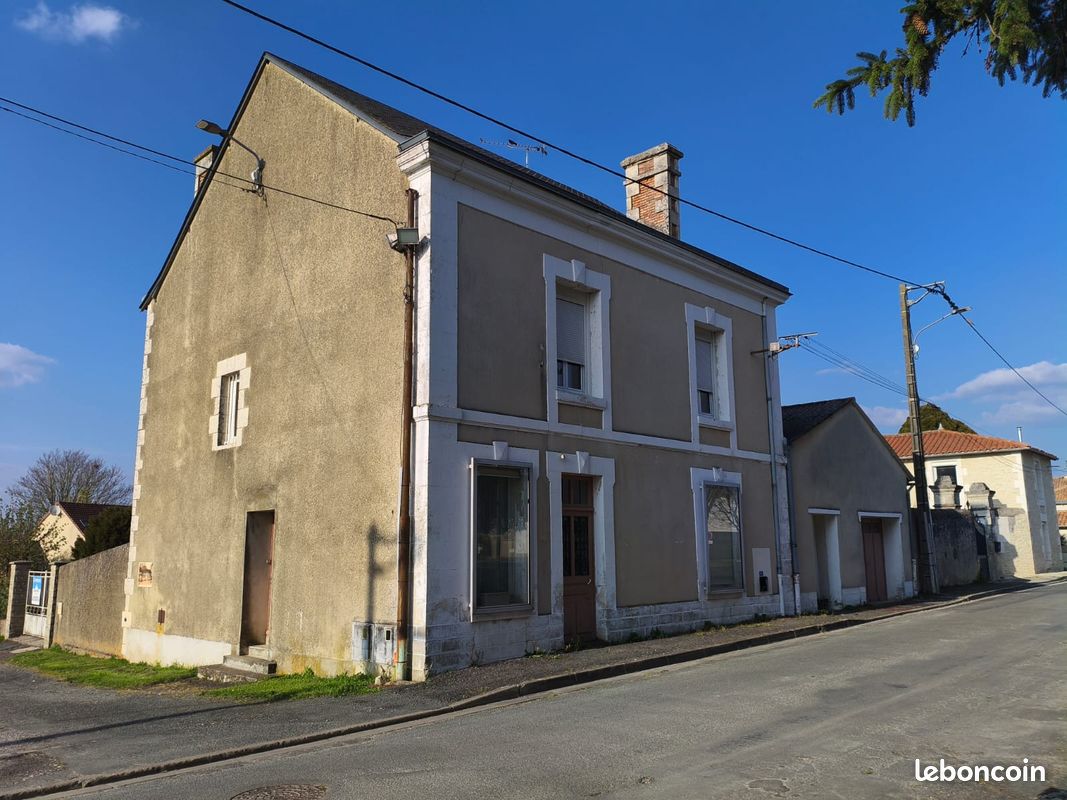 Maison 7 pièces 205 m² · à Champigny en Rochereau · 205 m² · 125 000 €