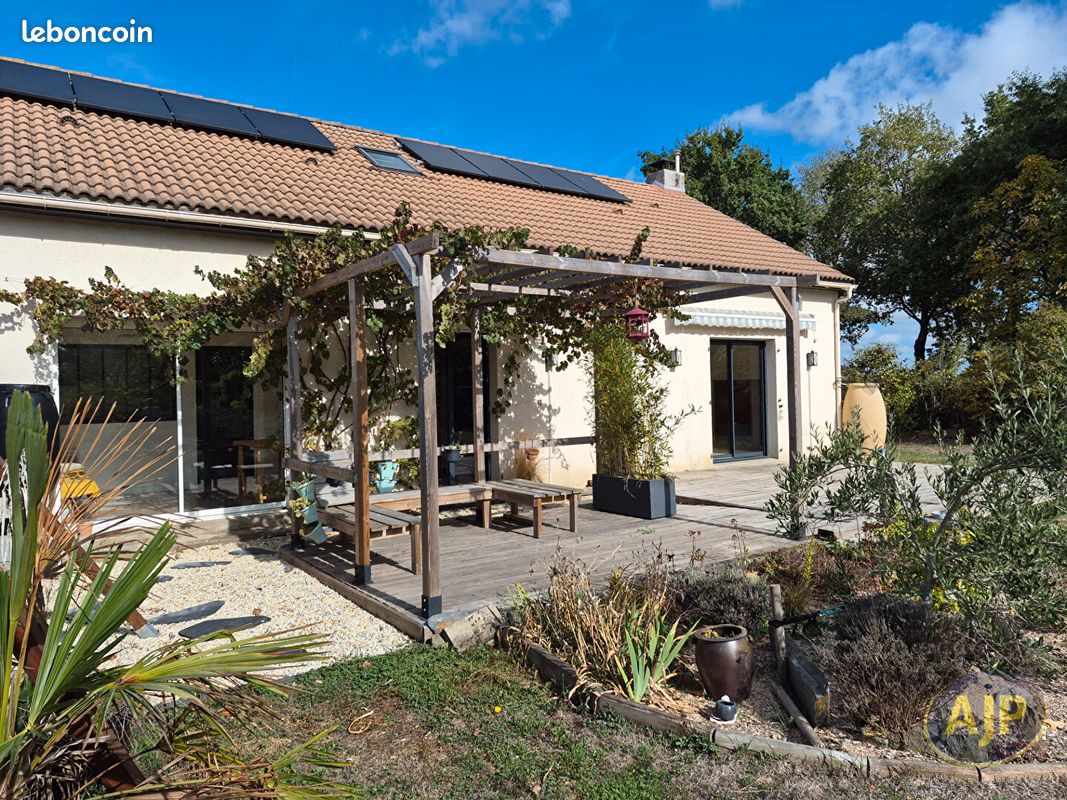 Maison 7 pièces 169 m² · à Saint-Colomban · 169 m² · 300 000 €