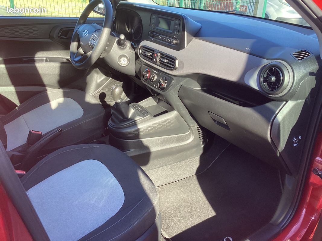 Hyundai i10 Initia ESSENCE (image 17)