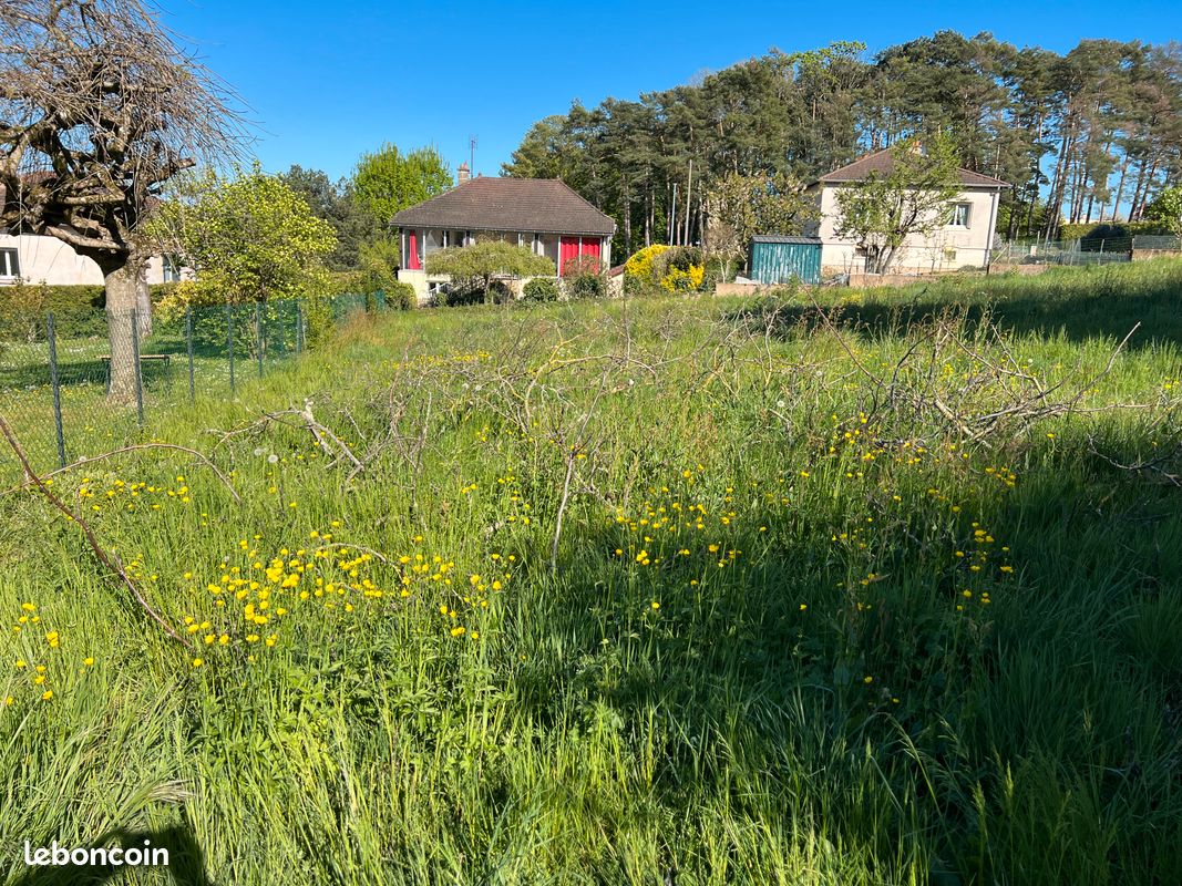 Grand terrain constructible proximité centre ville tournus · 57 000 €