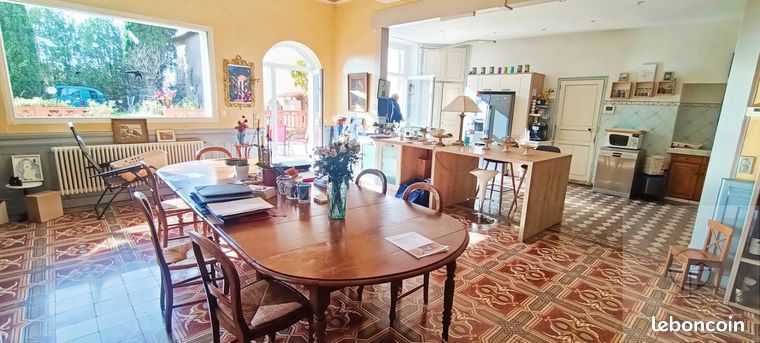 Maison 8 pièces 400 m²