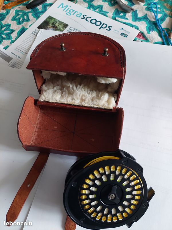 Moulinet mouche PEUX 75L, deux bobines état neuf en plus, soies