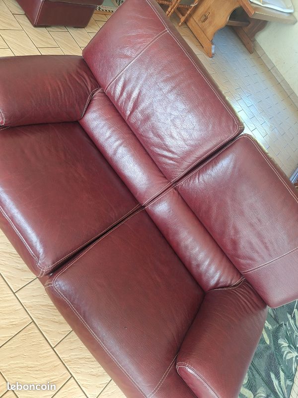 2 canapes (3 places et 2 places) cuir de couleur bordeaux avec son pouffe (image 5)