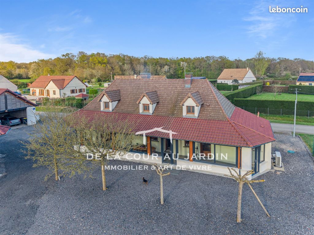Maison 4 pièces 195 m² · à Saint-Christophe-en-Bresse · 195 m² · 549 000 €