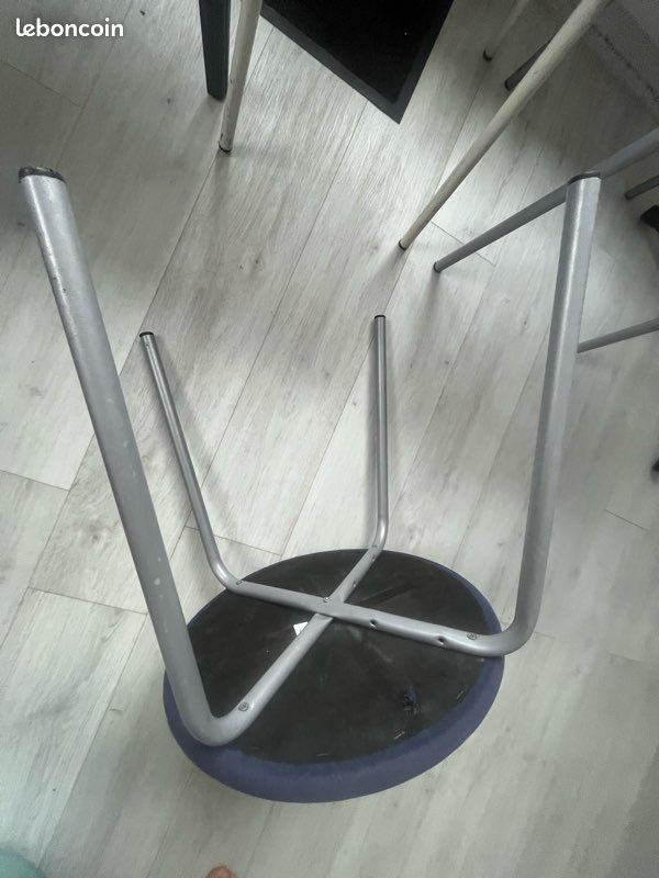 Chaises & tabouret (image 2)