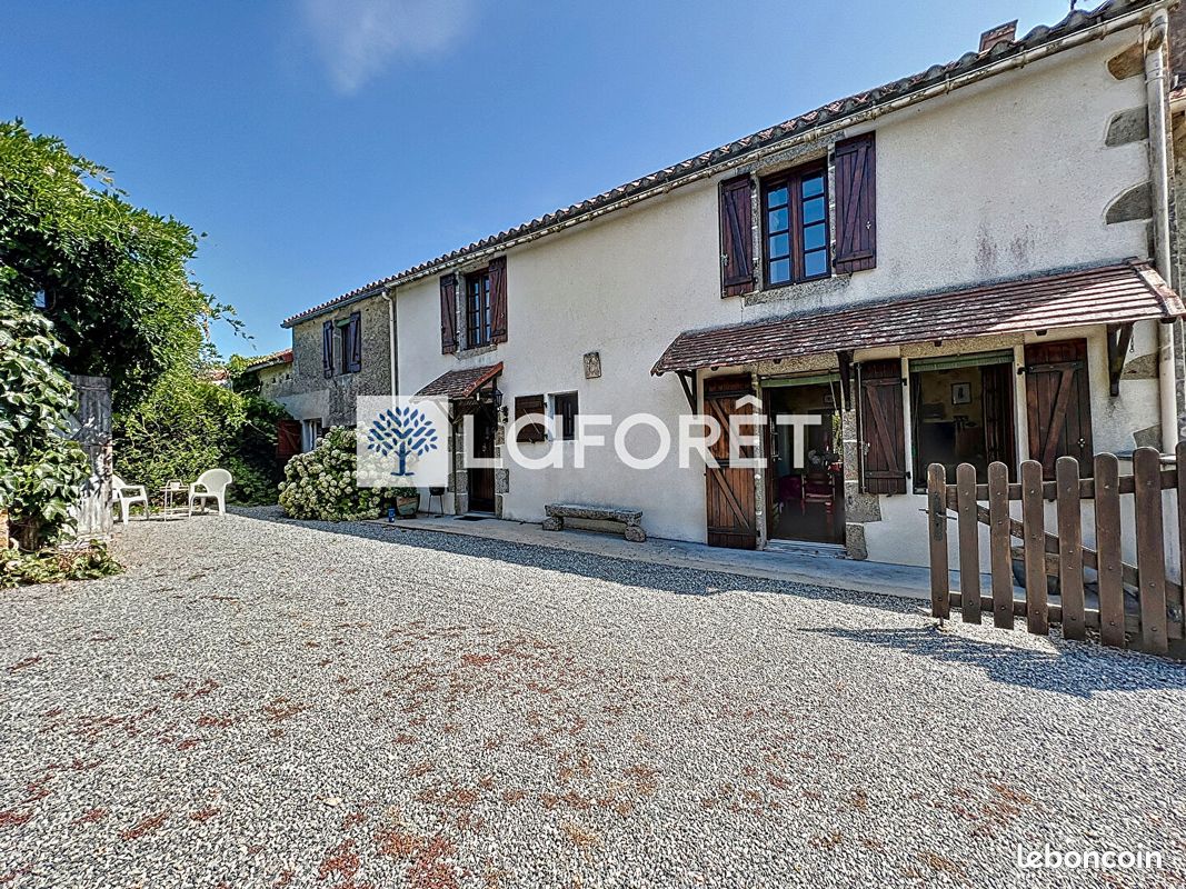 Maison 9 pièces 220 m² · à Parthenay · 220 m² · 109 000 €