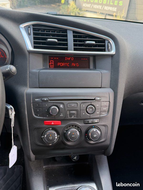 Citroën c4 1.4i 95 ch pack Clim (image 9)