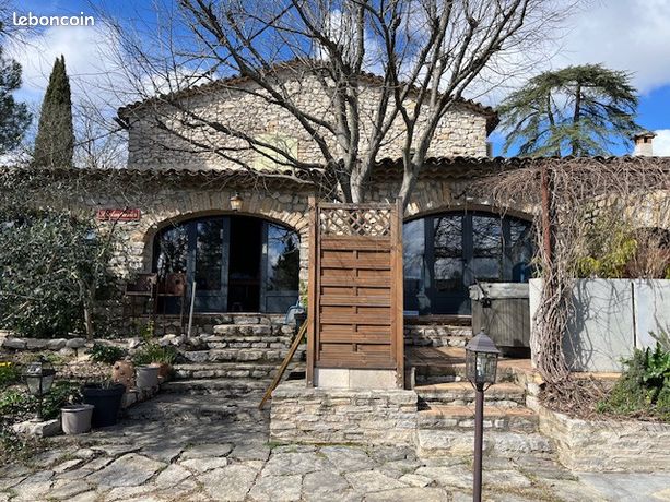 Mas 12 pièces 367 m²