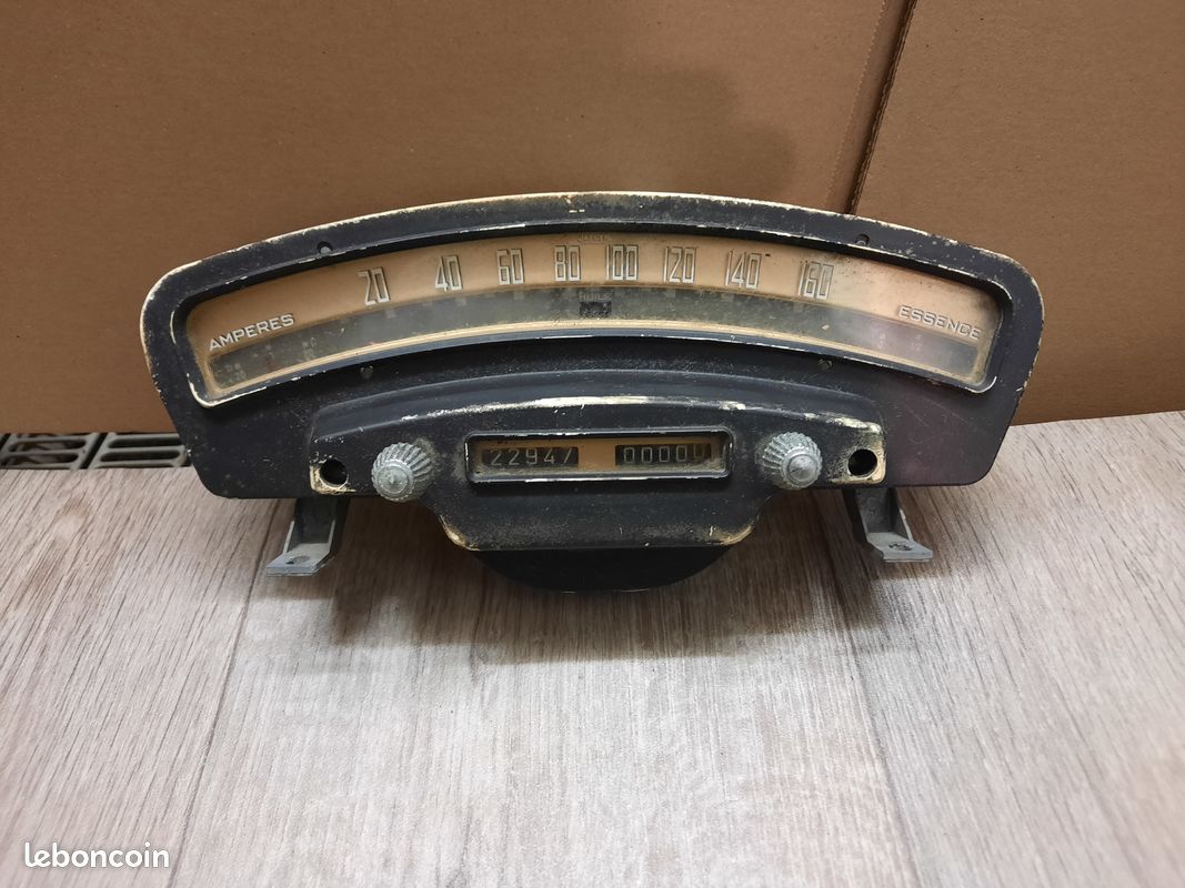 Compteur Panhard Pl17 (image 1)