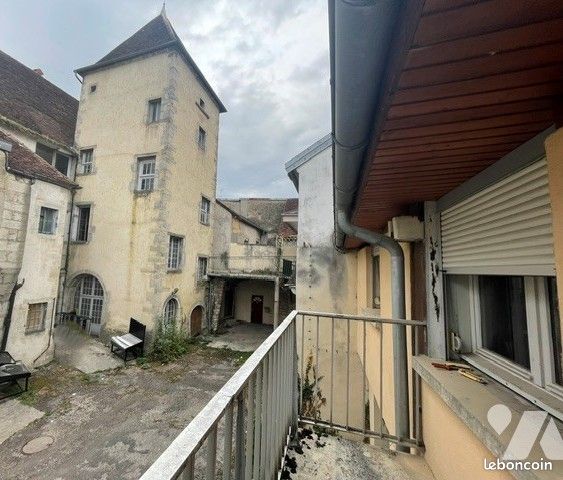 Immeuble 200 m² · à Poligny · 200 m² · 210 000 €