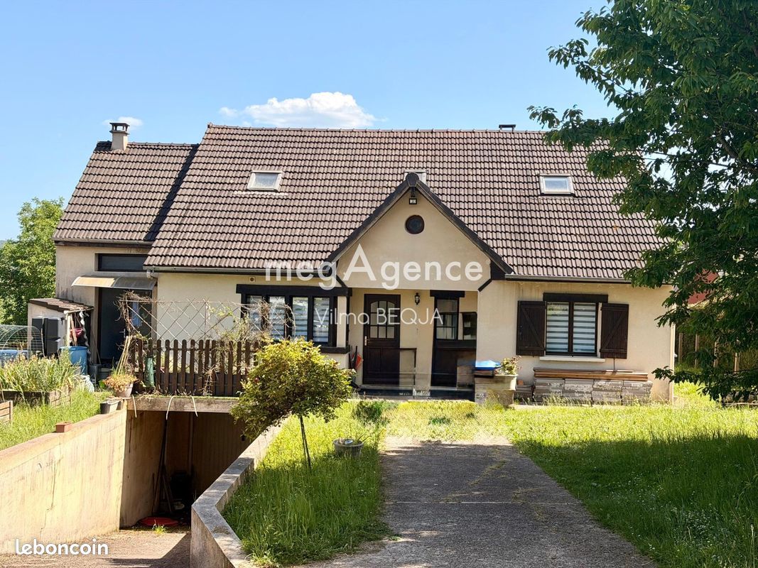 Maison 7 pièces 171 m² · à Étigny · 171 m² · 240 000 €