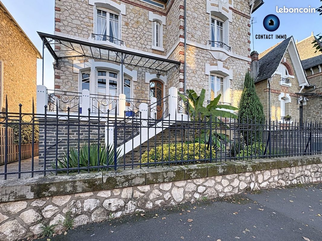 Maison 8 pièces 216 m² · à Brive-la-Gaillarde · 216 m² · 619 900 €