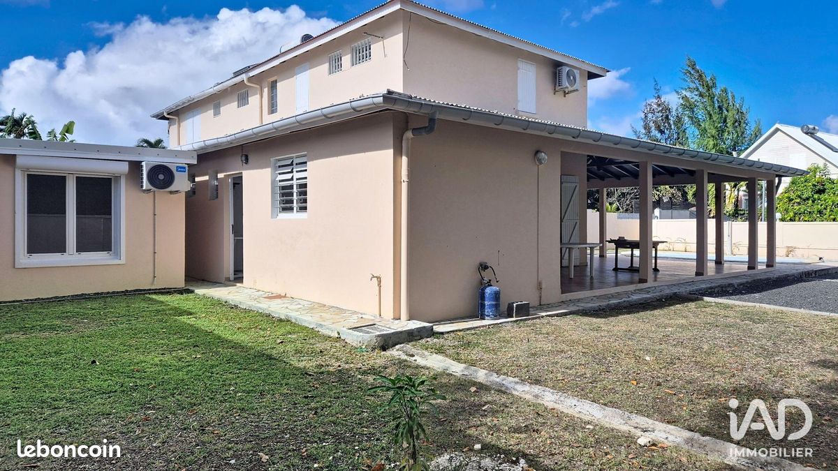 Maison 4 pièces 111 m² · à Saint-François · 111 m² · 380 000 €