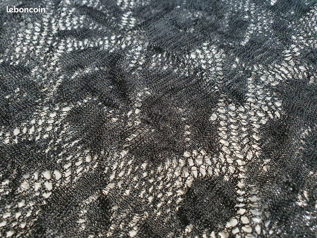 Chale noir léger style dentelle (image 3)