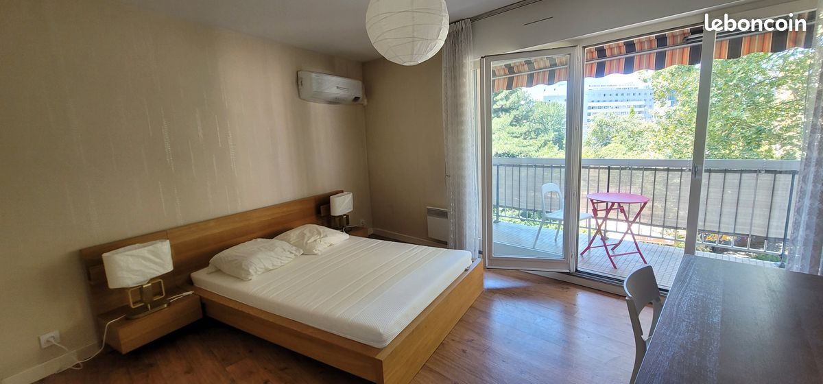 Parking 2 pièces 75 m² · à Grenoble · 75 m² · 1 100 €
