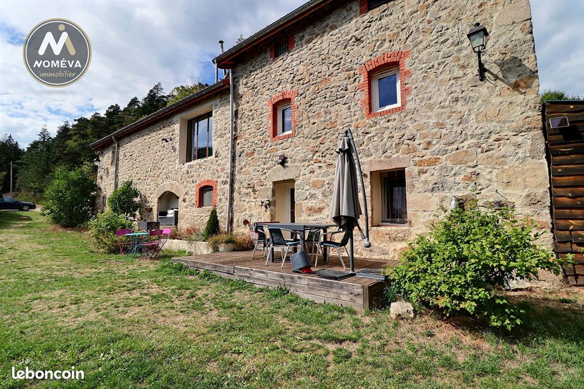 Maison 7 pièces 178 m² · à Saint-Bonnet-le-Froid · 178 m² · 389 000 €