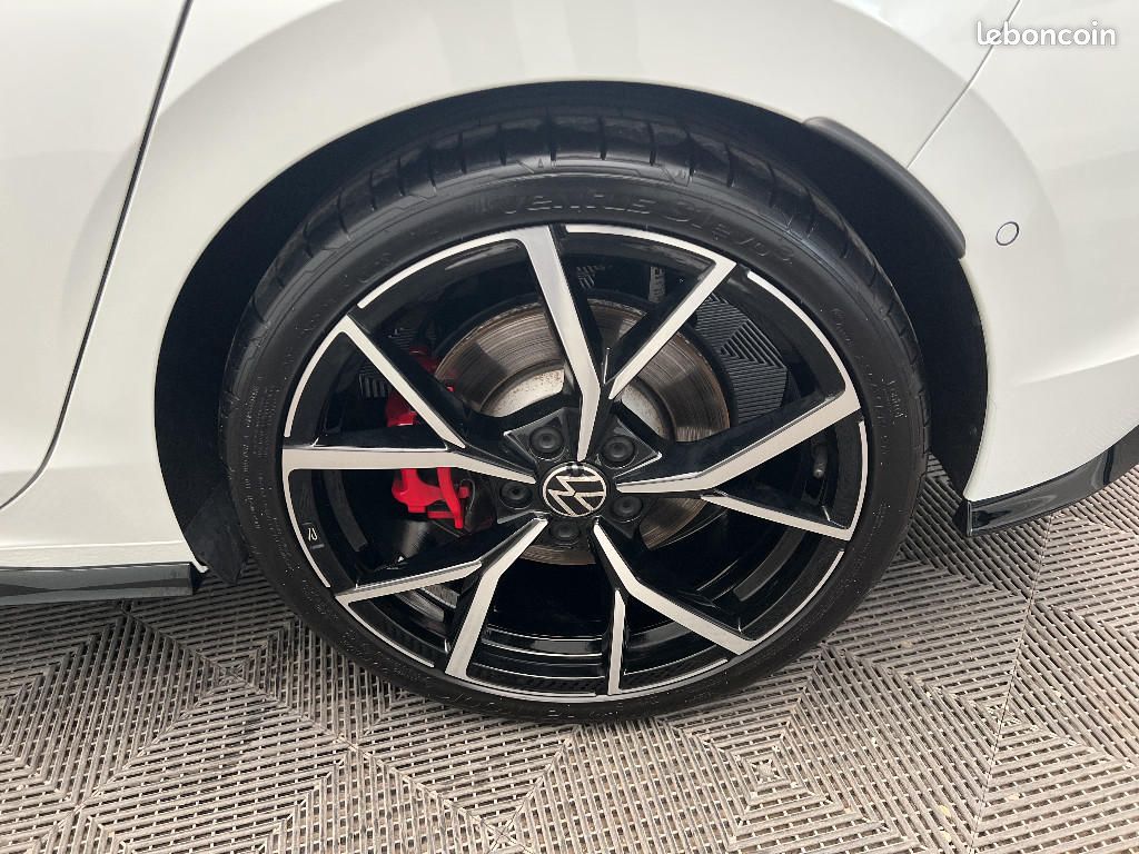 Volkswagen Golf 2,0 TSI GTI Clubsport DSG7 + Garantie 5 Ans ou 100000 KLMS + TOIT OUVRANT (image 24)