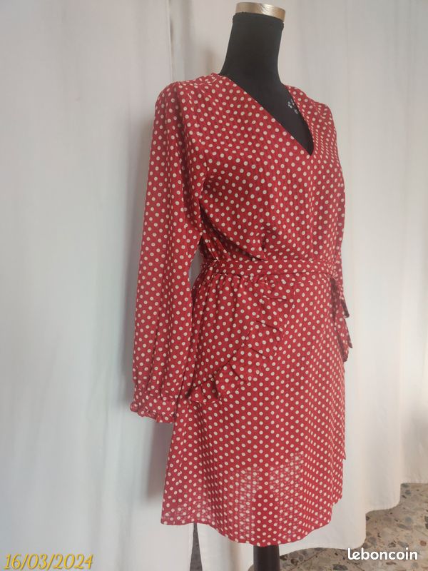 Robe rouge à pois (image 1)