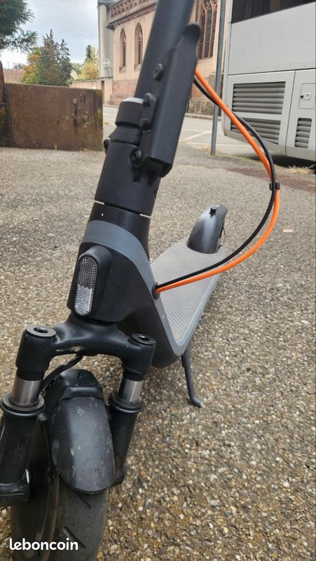 Vend ou échange contre vélo une trottinette électrique de la marque segway (image 1)