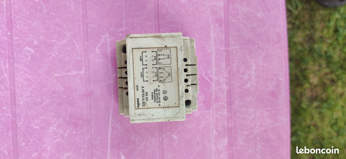 Transformateur de sécurité Legrand 25VA (image 1)