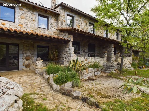 Maison 6 pièces 310 m²