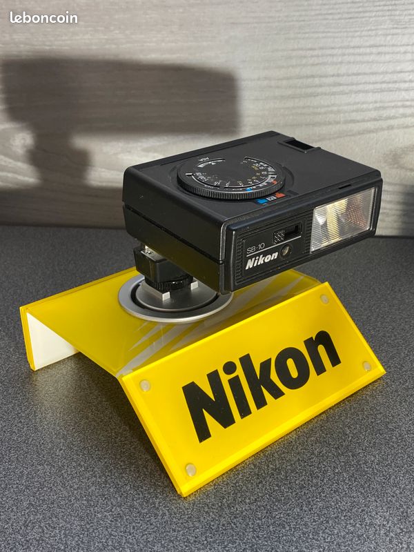 Présentoir Publicitaire Réplique Nikon Vintage – Neuf – Objet Déco
