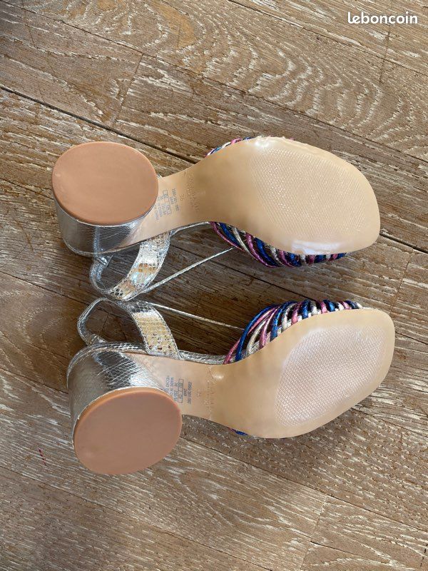 Sandales en cuir. Neuf (image 3)